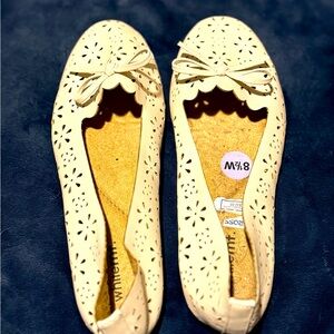White Mountain Beige Cutout Flats